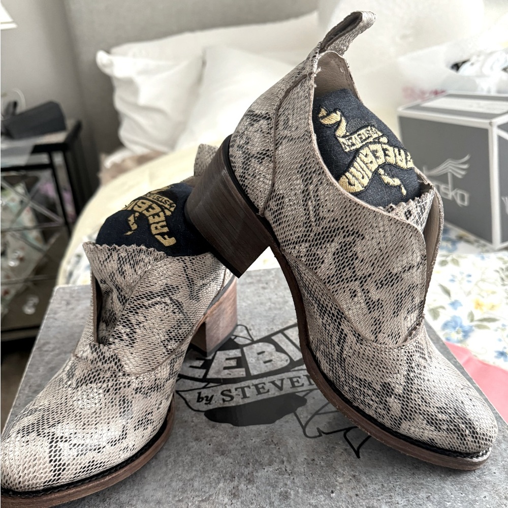 Freebird booties size 8